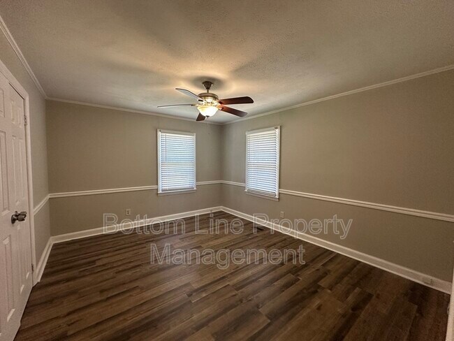 Building Photo - 4453 Oakmont Cir