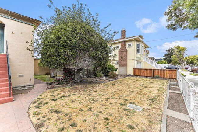 Building Photo - 301 Lincoln Ave - 3 bedroom | 2 bath | Sin...