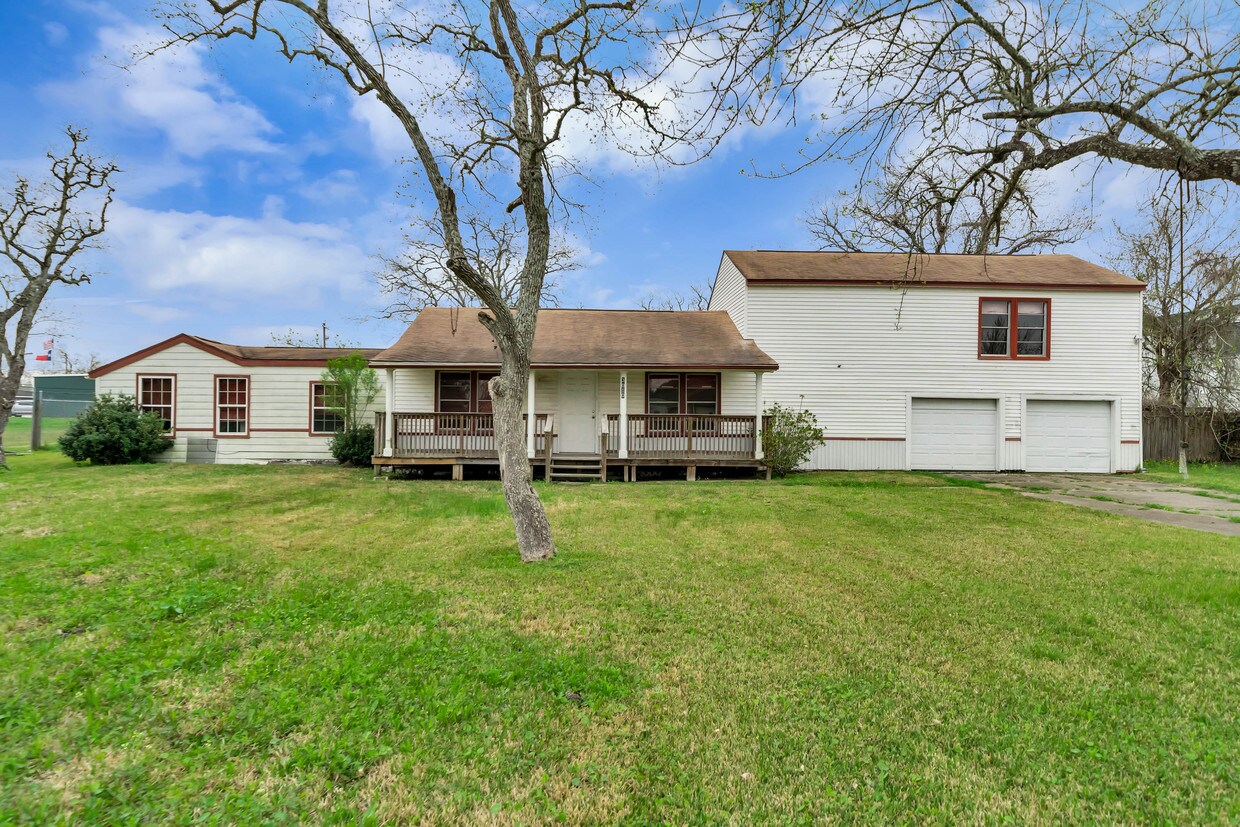 3010 Jefferson Dr, La Marque, TX 77568 House for Rent in La Marque
