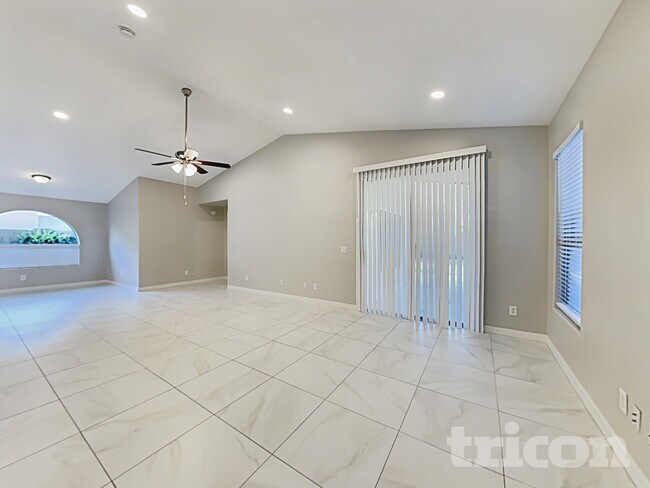 Foto del edificio - 9825 E Osage Ave