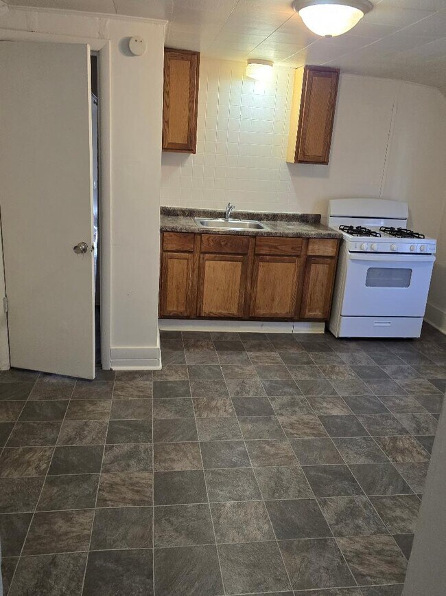 Cocina - 1335 N Church St