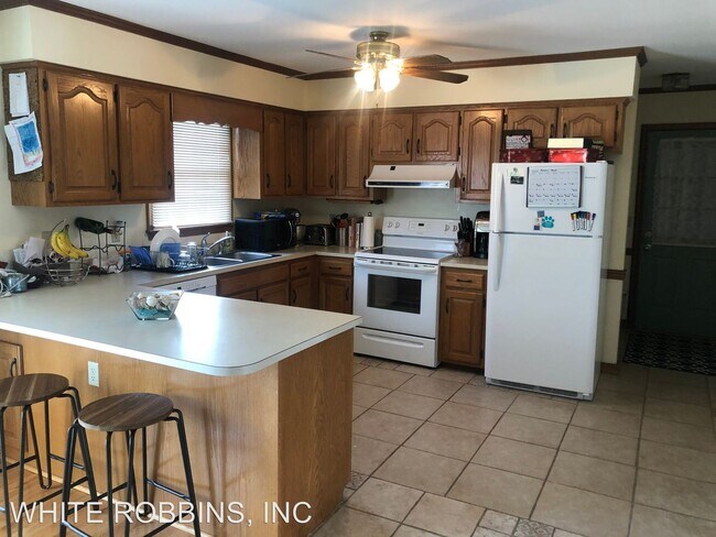 Foto del edificio - 5 br, 2.5 bath House - 15 Harris Circle