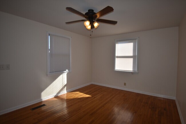 Foto del edificio - 2 Bedroom Duplex Close to MTSU & Downtown ...