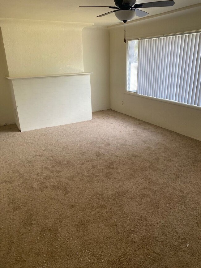 Foto del edificio - (487) 25th Street Duplex - 2 Bedroom / 1 B...