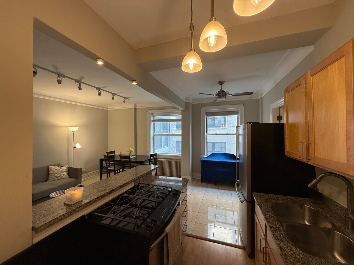 Foto principal - 1205 W Sherwin Ave