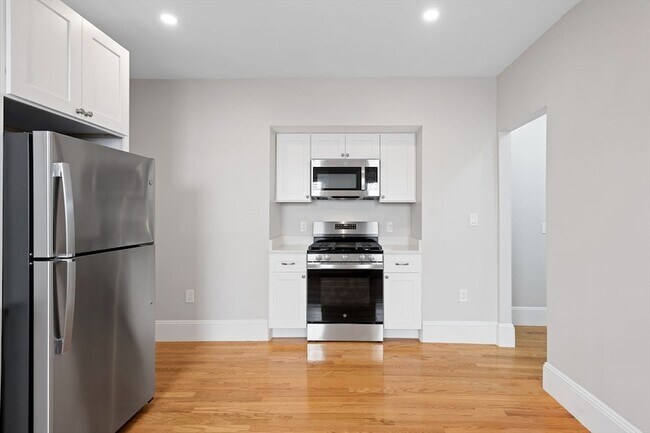 Building Photo - 57 Mora St