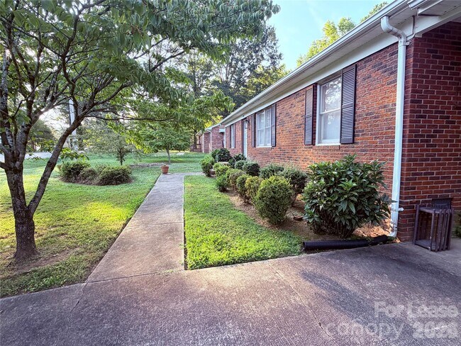 Building Photo - 509 Barringer St