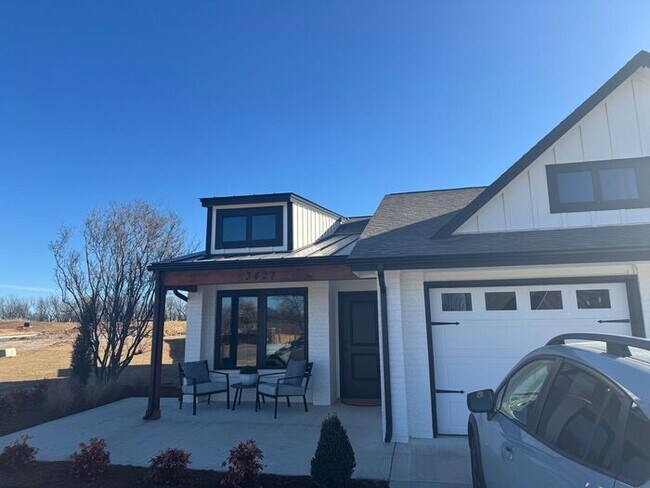 Foto del edificio - Newly remodeled duplex in Broken Arrow! Great location!