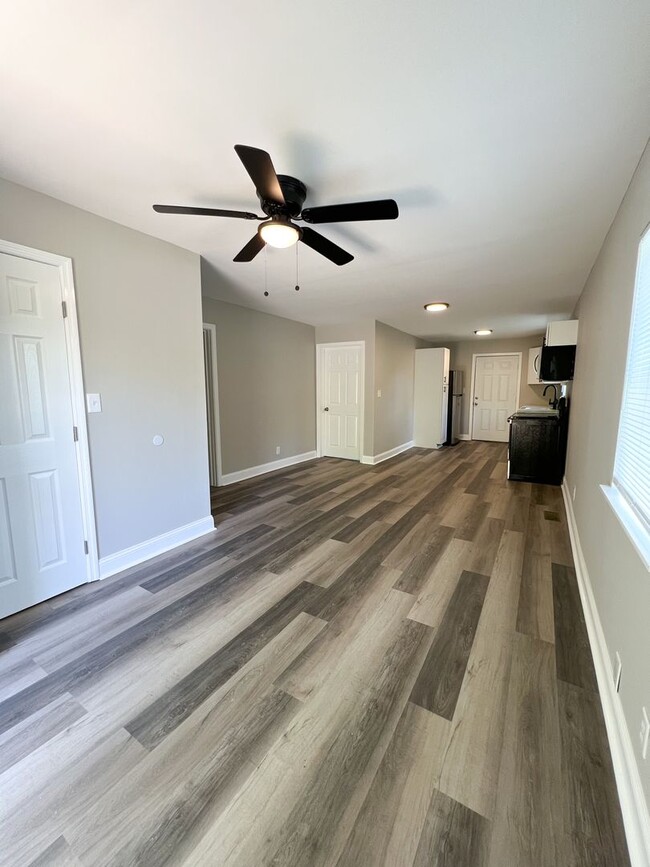 Foto del edificio - Renovated Home Off Madison Street – Pet Friendly!