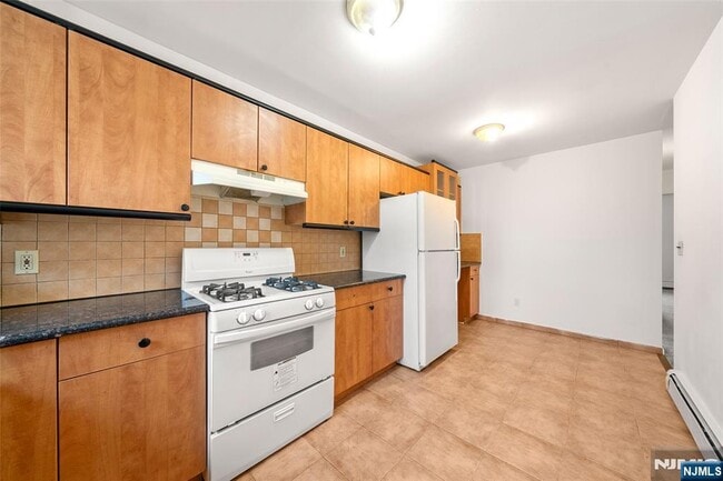 Building Photo - 209 8th St