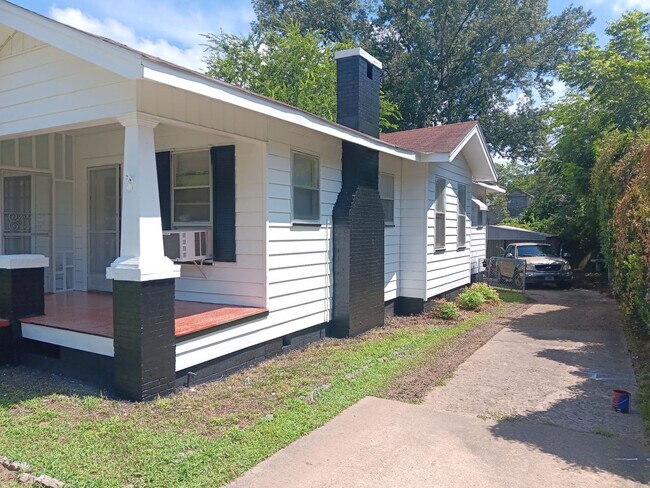 Building Photo - 109 E Dalzell St