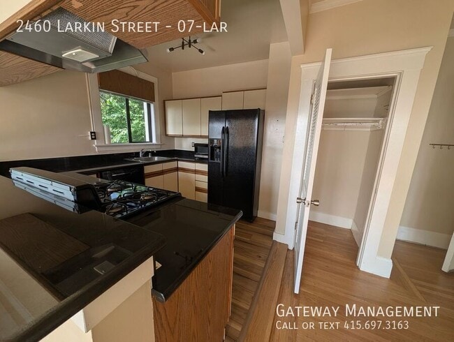 Foto del edificio - 2460 Larkin St