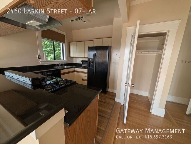Photo - 2460 Larkin Street-07-lar Apartment