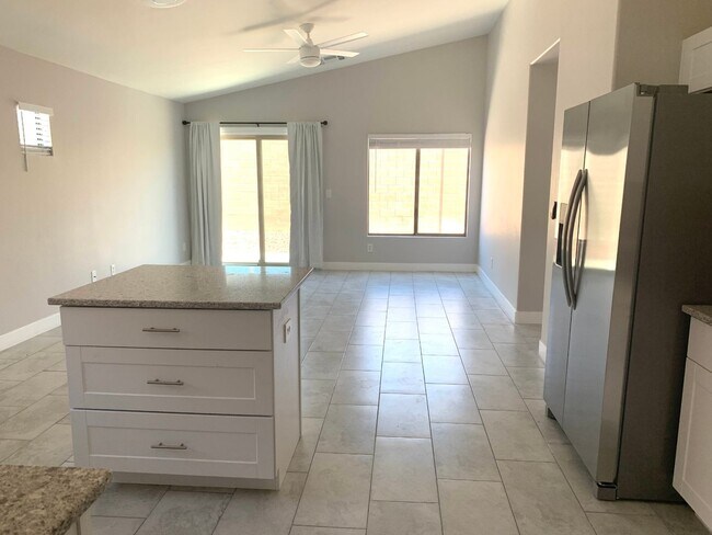 Foto del edificio - 3..2...1.. REMODEL DONE! 4 BEDS 2 BATHS SI...