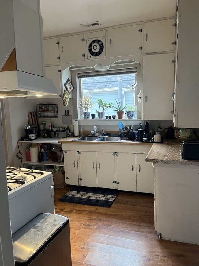 Foto del edificio - 1212 N Garden St