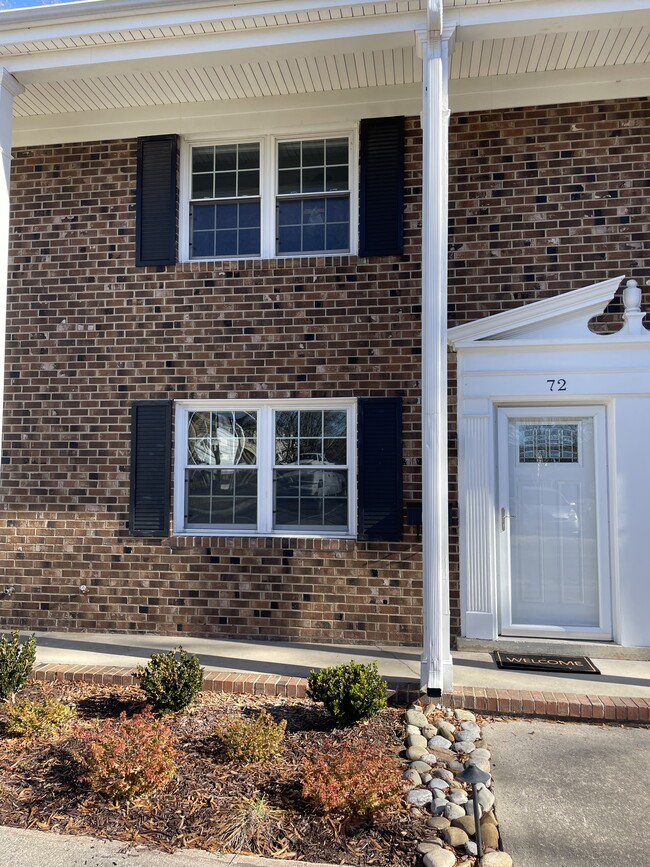 Building Photo - 1002 Willow Dr