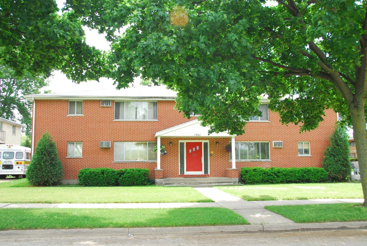 Primary Photo - 1501 Trailsway