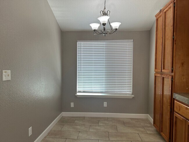Building Photo - Completely remodeled home near Mountain Vi...