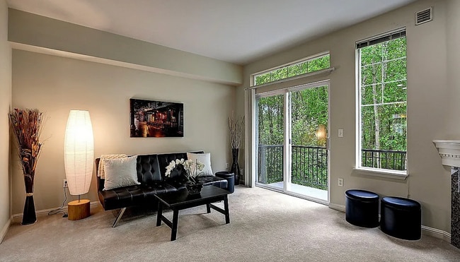 Building Photo - Gorgeous Townhouse in the Heart of Kirkland W/ Community Fitness Center & Hot Tub!