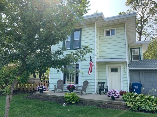 Building Photo - 2570 Hawks Ave