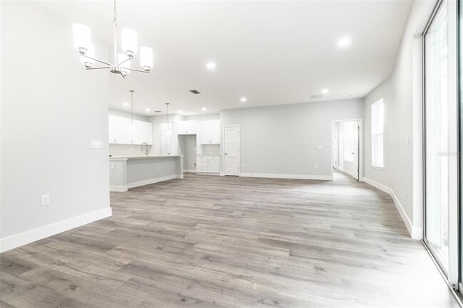 Building Photo - 200 Bridle Path