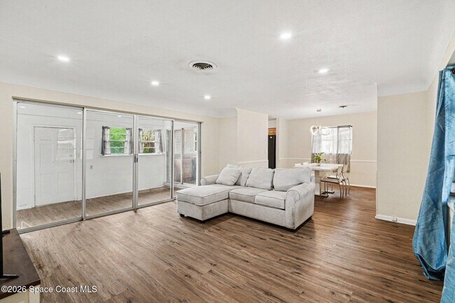 Foto del edificio - 2425 Heritage Dr