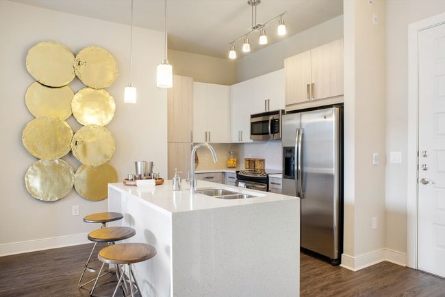 555 Ross apartments — community photo - 555 Ross