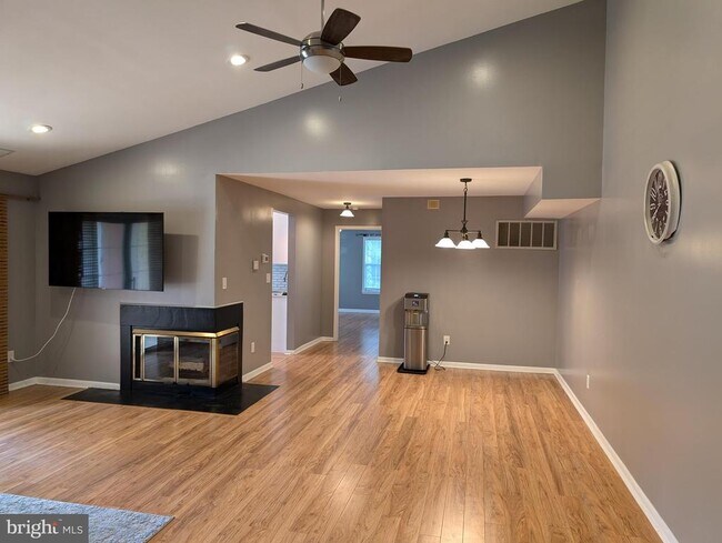 Building Photo - 120 Acadia Ct