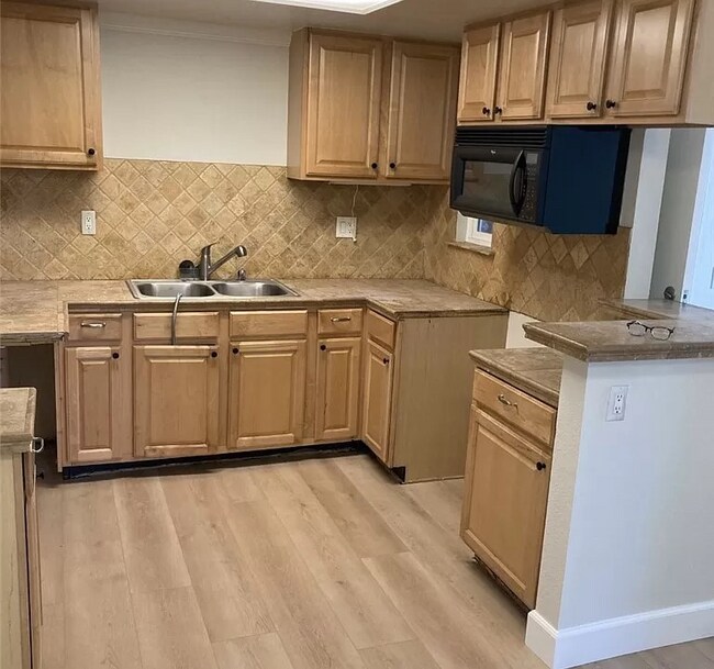 Foto del edificio - 224 Woodland Pkwy