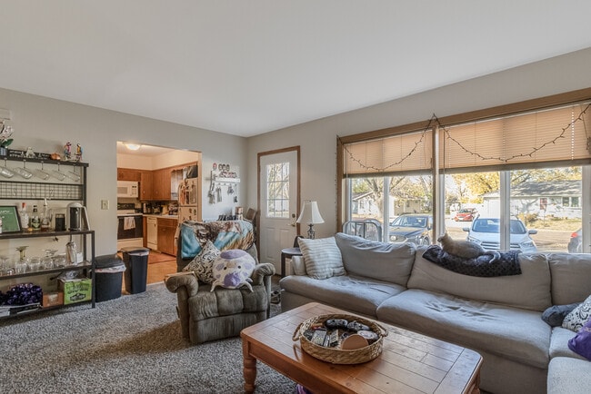 Building Photo - 119 E Welcome Ave