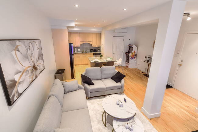 Building Photo - 3964 R. Saint-Denis
