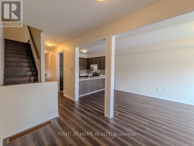 Building Photo - 465 Mapleton Ave