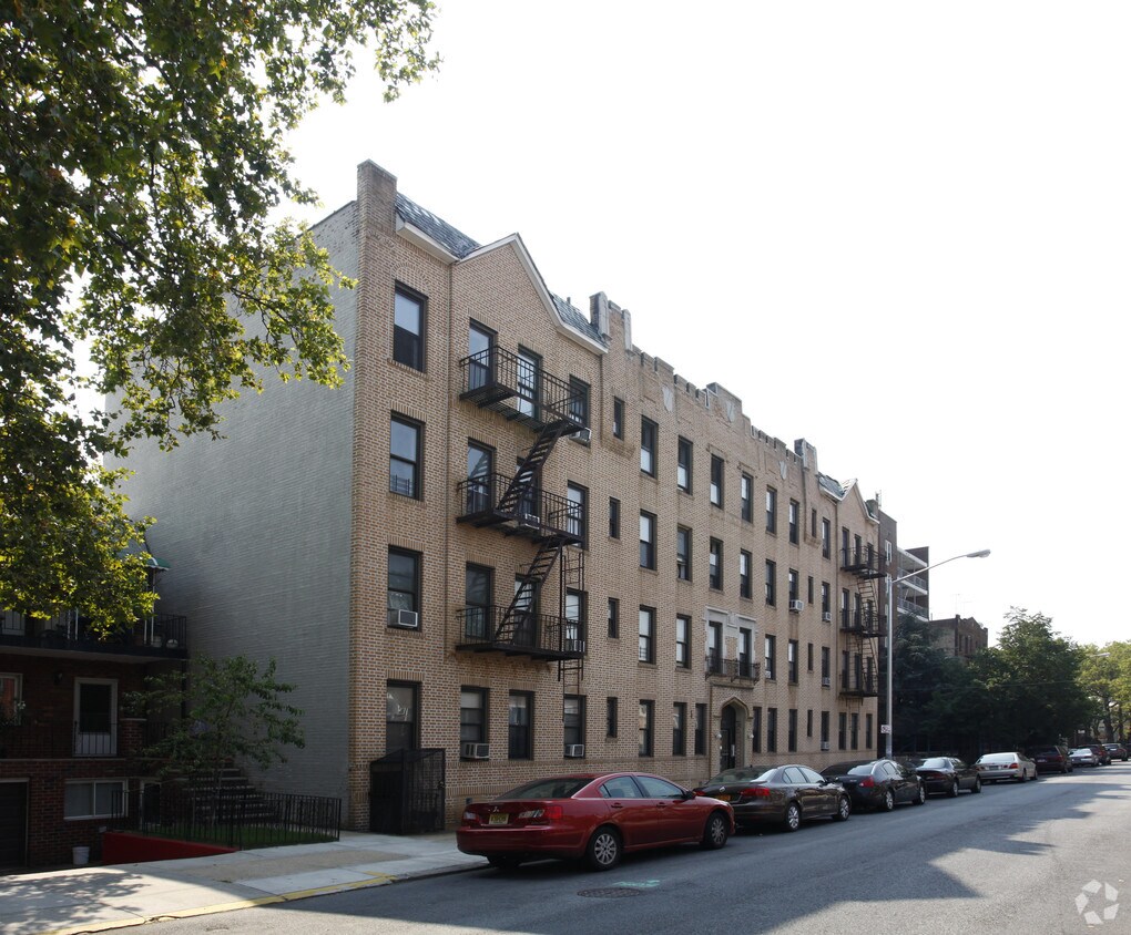 Building Photo - 2015 E 7th St