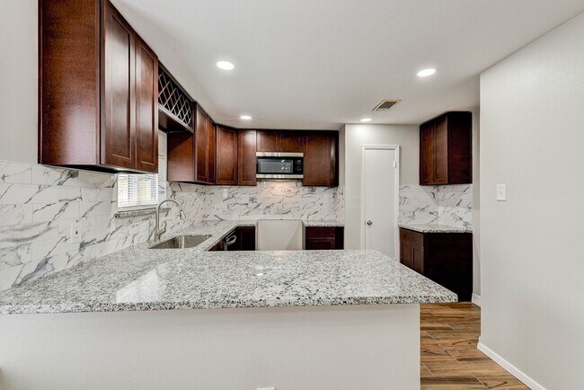 Building Photo - 16506 Quiet Quail Dr