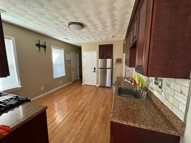 Photo - 34 Union St Apartment