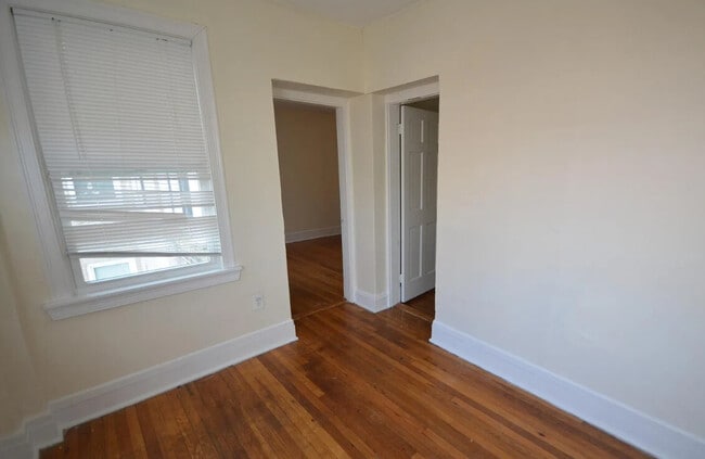 Building Photo - 239 Kelton St