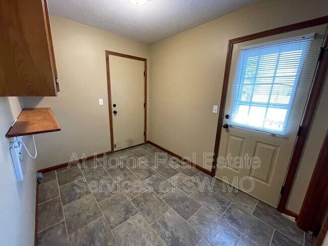 Foto del edificio - 201 Sally Ln