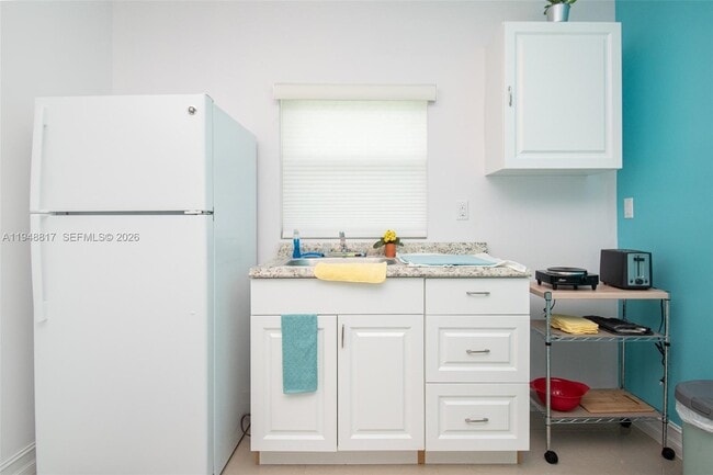 Building Photo - 4680 SW 35th Ave