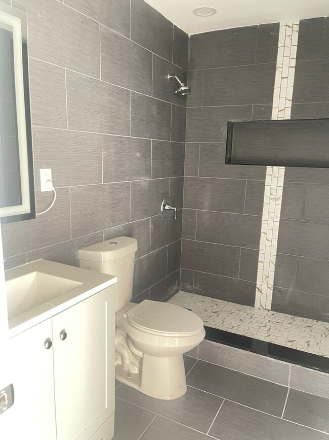 Foto del edificio - 4265 Ormond St