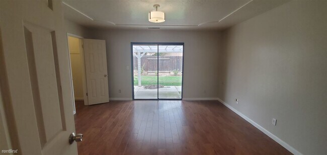 Building Photo - 4 br, 2 bath House - 2445 Mitchell Avenue
