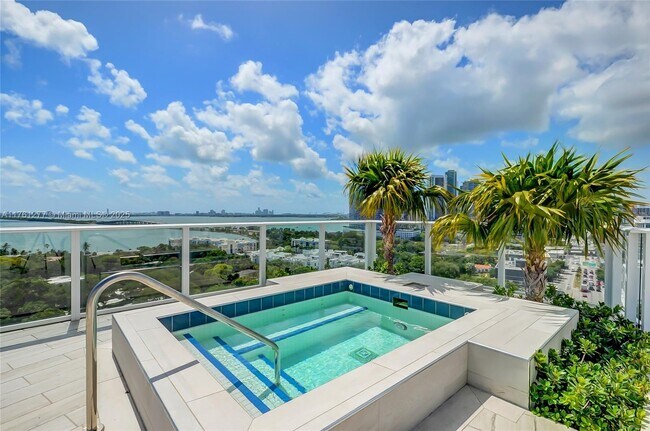 Foto del edificio - 4250 Biscayne Blvd
