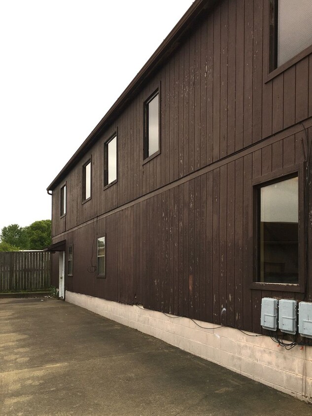 Primary Photo - 110 1/2 Lee Street