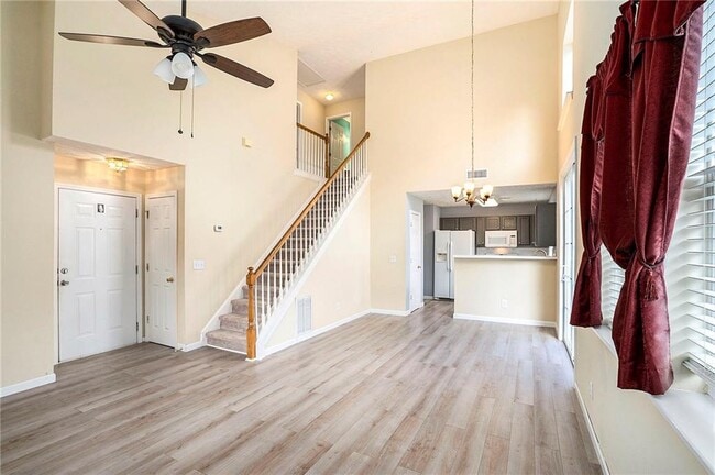 Foto del edificio - 139 W Oaks Pl