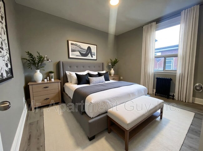 Building Photo - 821 Main St E