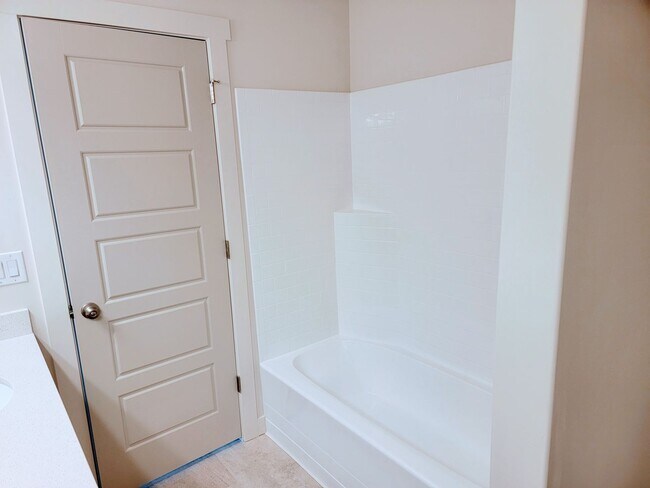 Foto del edificio - GET $500 OFF THE FIRST MONTHS RENT!!!