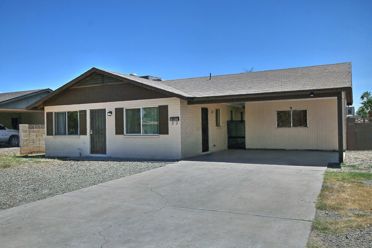 Primary Photo - 601 W 8th Ave