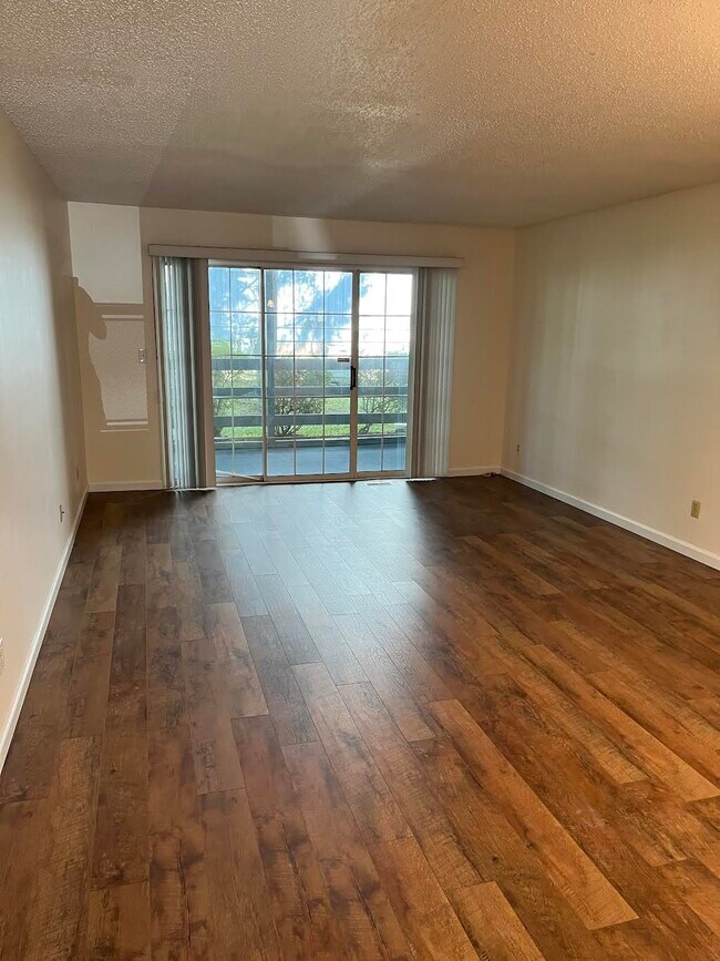 Building Photo - 102 Meadow Park Lane, A- GROUND FLOOR CONDO