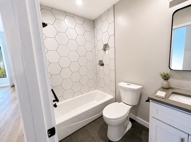 Foto del edificio - 1661-1663 Washington St. Unit 306