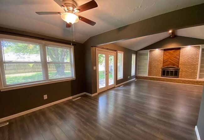 Building Photo - Lovely 3 bedroom, 2 bathroom house for ren...