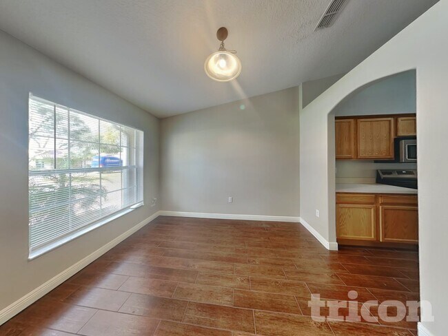 Building Photo - 2020 Nobleton Ave